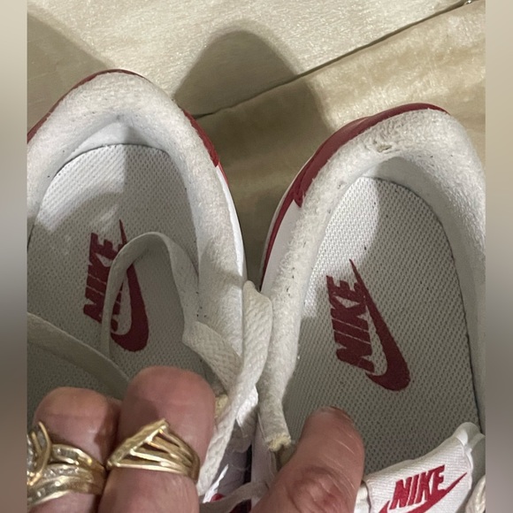 Nike Cortez Forrest Gump
Basic White‎ Varsity Red
819719-103 - Size 8 - Picture 11 of 13